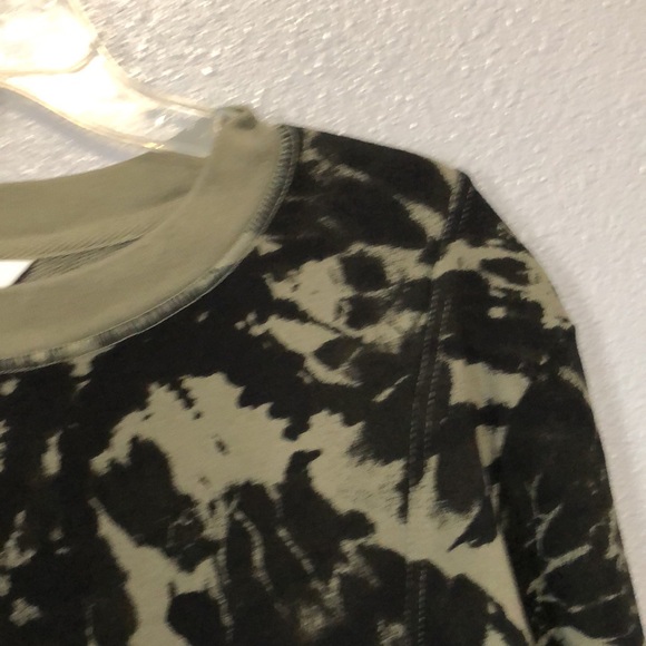 NEW Time and Tru sweatshirt Women's XL 16-18 camouflage abstract cozy shirt NWOT - Picture 4 of 11